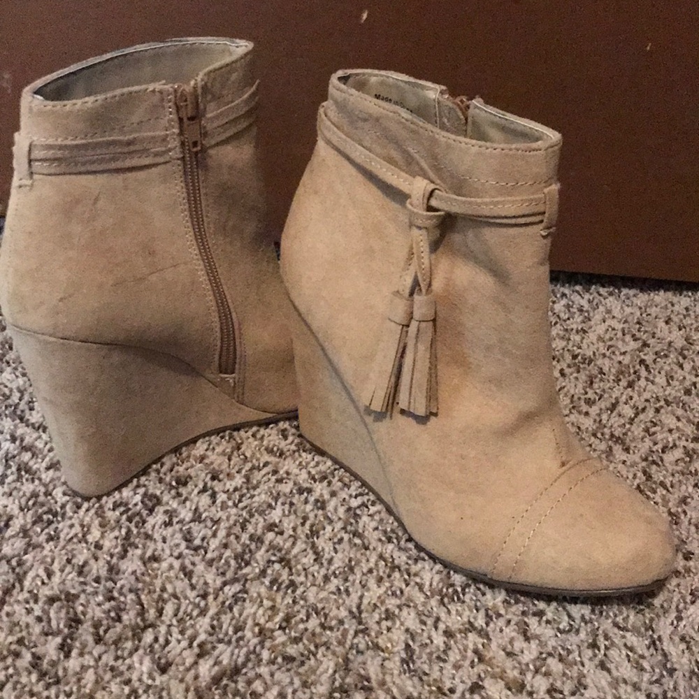 Suede wedge boots